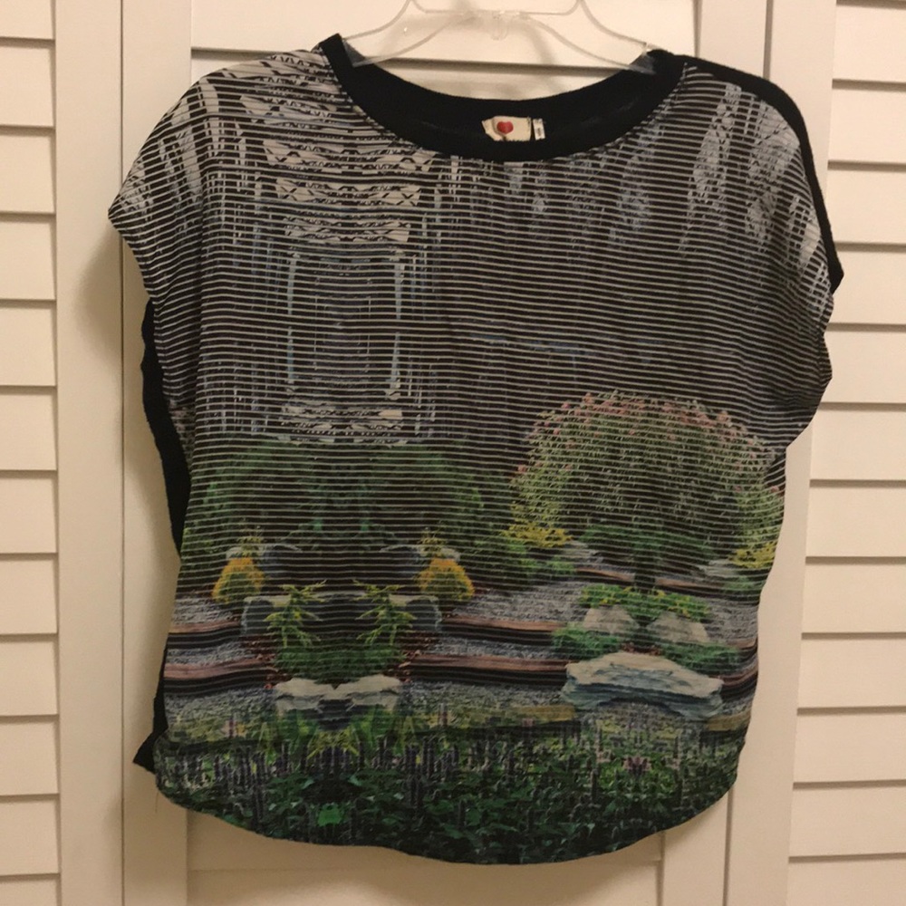 Garden zen print top